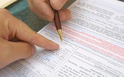 Cómo reclamar a hacienda lo tributado por la prestación de maternidad