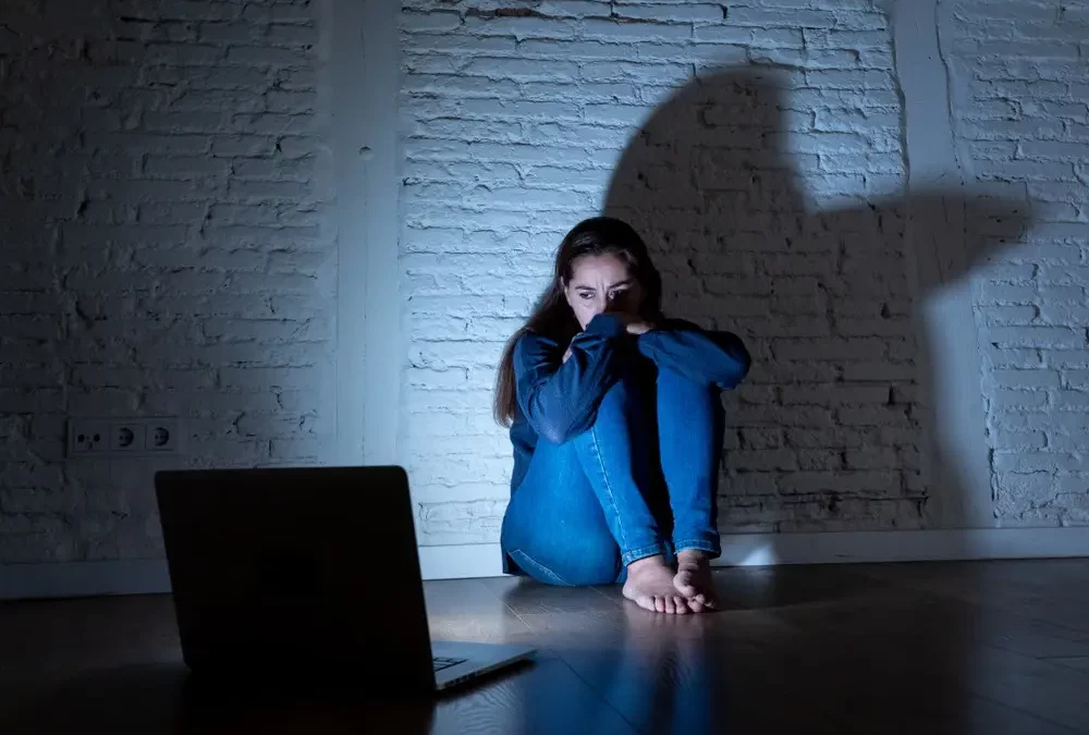 Guía didáctica contra la ciberviolencia hacia las adolescentes